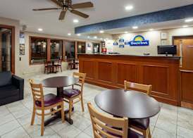 Days Inn by Wyndham Wooster 2