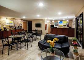 Days Inn by Wyndham Sulphur LA 4
