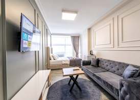 The Royal Luxury Hotel 4