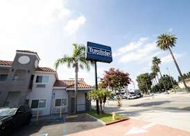 Travelodge by Wyndham Whittier 2