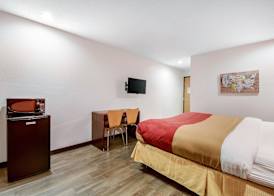 Econo Lodge Franklin 4