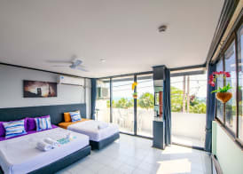 Happy Jomtien - Direct Beach Access, Sea View & Central Location 3