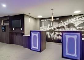 La Quinta Inn & Suites by Wyndham Cleveland Airport West 2