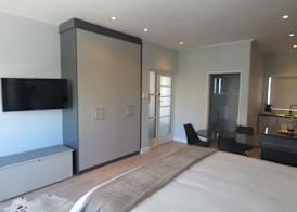 Cosy Studio, Work & Stay in Gardens 4