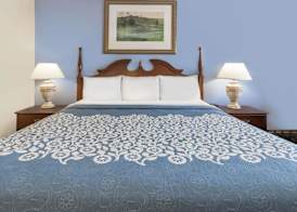 Days Inn by Wyndham Plymouth 4