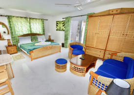 Sea Splash & La Petite Maison 5