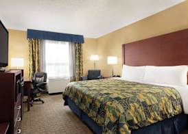 Travelodge by Wyndham Oshawa Whitby 5