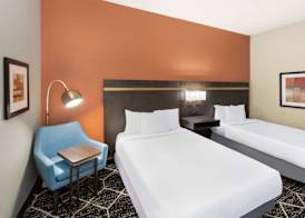 La Quinta by Wyndham Olathe 4