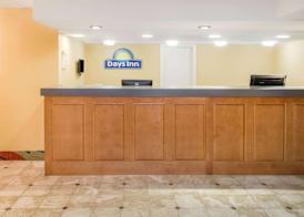 Days Inn by Wyndham Roanoke Hollins Near I-81 3