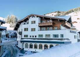 Aparthotel Dorfplatzl Garni Apartments & B&B 3