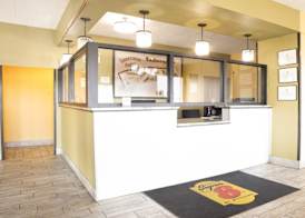 Super 8 by Wyndham Indianapolis South 4