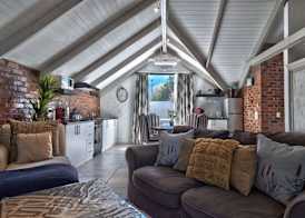 Los Olivos at the Yard 4