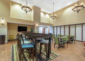 Hampton Inn & Suites Albany-Airport 2