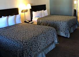 Days Inn by Wyndham Camarillo - Ventura 2