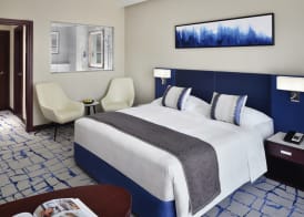 Mövenpick Hotel & Apartments Bur Dubai 3