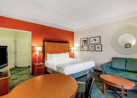 La Quinta Inn & Suites by Wyndham Fremont Silicon Valley 4
