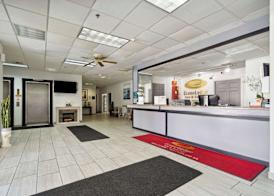 Econo Lodge Inn & Suites Waterloo Downtown 2