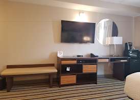 Super 8 by Wyndham Winnipeg West 5