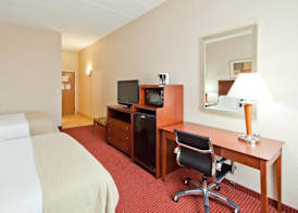 Quality Inn & Suites Lawrenceburg 4