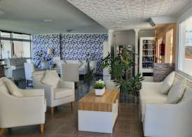 Las Camelias Apartments 3
