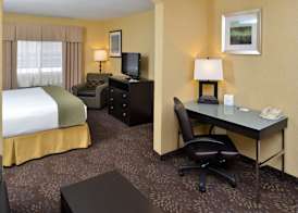 Holiday Inn Express & Suites CHARLOTTE by IHG 5