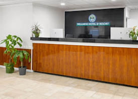 Ramada by Wyndham Butler/Tesla Biohealing Resort 2