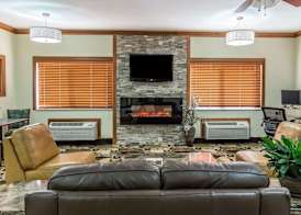 Quality Inn at Collins Road - Cedar Rapids 2