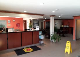 Super 8 by Wyndham Niagara Falls 5