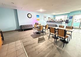 Days Inn by Wyndham Seymour 2