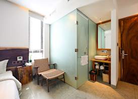 Sky Gem Central Hotel 5