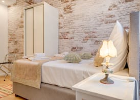 Le Monde - Vintage Accommodation 5