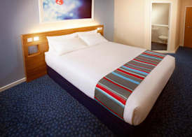 Travelodge Bromborough 4