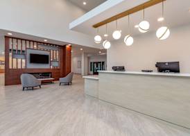 Comfort Suites Cottage Grove-Madison 2