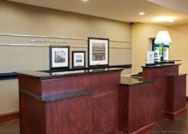 Hampton Inn & Suites Indianapolis-Airport 2