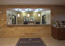 Country Inn & Suites by Radisson, Moline Airport 3