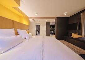 THE FLORIS formerly Hotel am Sophienpark 4