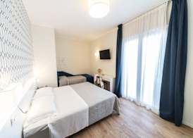 Hotel Kiss 4