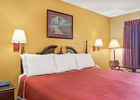 Travelodge by Wyndham Forest Park Atlanta South 5