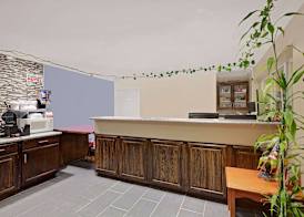 Super 8 by Wyndham Siloam Springs 2