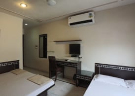 Smyle Inn - Best Budget Hotel near New Delhi Train Station 4