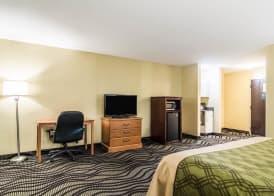 Econo Lodge Darien 4