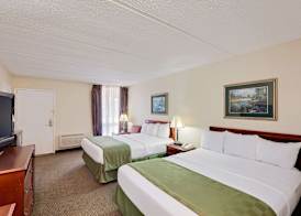 Days Inn by Wyndham Bay City 5