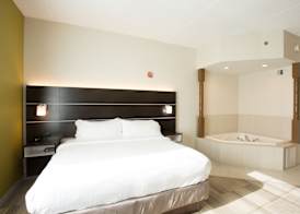 Holiday Inn Express & Suites READING AIRPORT by IHG 5