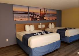 Days Inn & Suites by Wyndham Merrillville 5