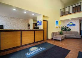 Days Inn by Wyndham Evansdale Waterloo 2