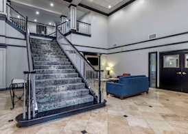 Quality Inn & Suites I-35 E-Walnut Hill 5