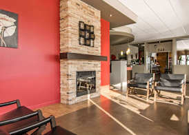 Econo Lodge Inn & Suites 4