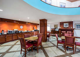 Howard Johnson by Wyndham Evansville East 2
