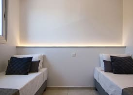 Phaedrus Living: Seaside Executive Flat Harbour 203 2