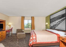 Super 8 by Wyndham Bedford 4